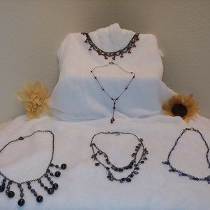 LOT OF 5 VINTAGE BEADED NECKLACES AND CHOCKERS.